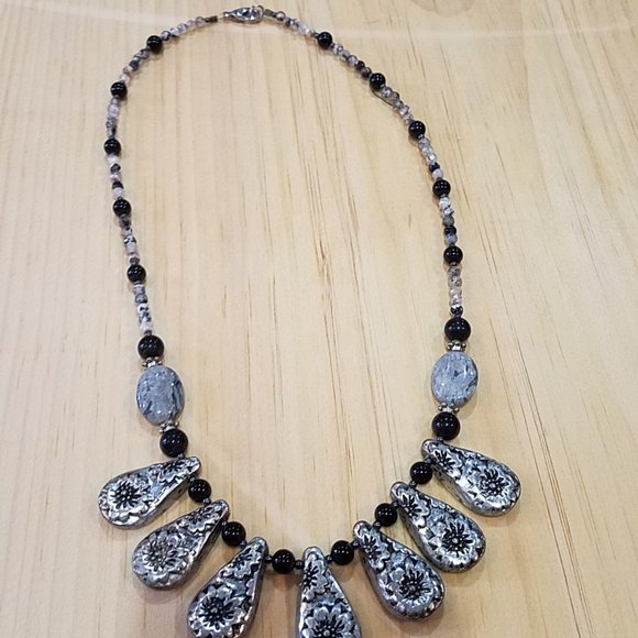 Multiple gemstone necklace with sliver accents - Picture 4 of 4